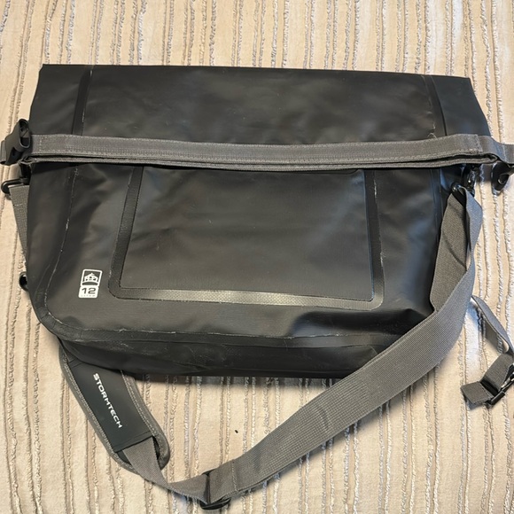 Stormtech Waterproof Messenger Bag - Picture 1 of 7